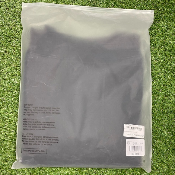 Brand new women’s fear of god essentials mock neck pullover sweater size XS - Picture 4 of 4